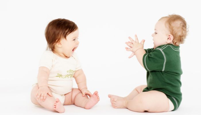 げんこつ山のたぬきさん♪　赤ちゃんは「手遊び」が大好き！