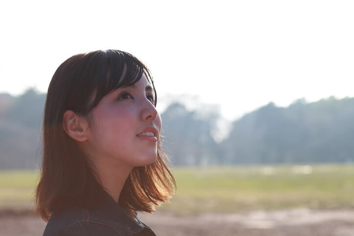 新たな一歩を踏み出そう。卒業や別れの悲しみからポジティブになるヒント