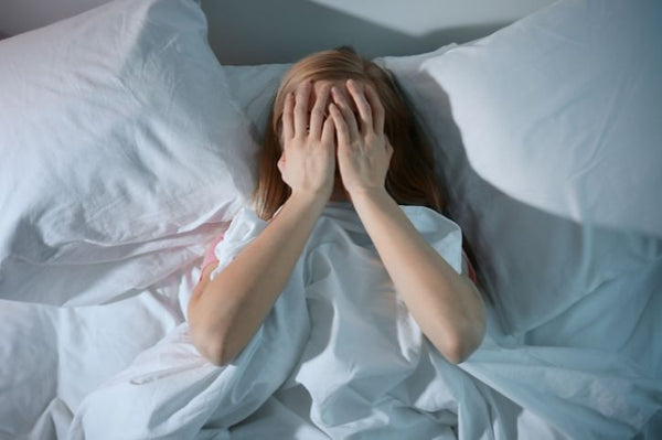 【低気圧で眠れない】不眠・眠りが浅い時の原因と5つの快眠対策