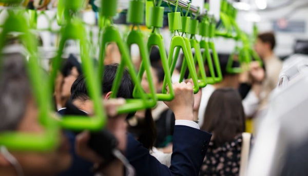 仕事をする前にストレス過多に…通勤電車がストレスを与える理由