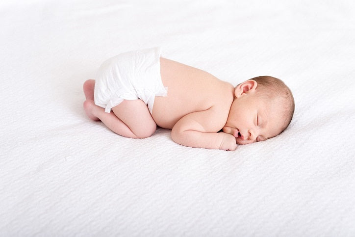 「寝る子は育つ」というけれど…<br>赤ちゃんが「眠くなると泣く」のはどうして？